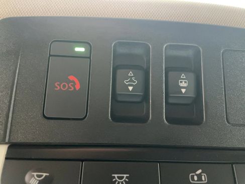 Used 2025 Nissan Rogue SL w/ Tech Package image 7