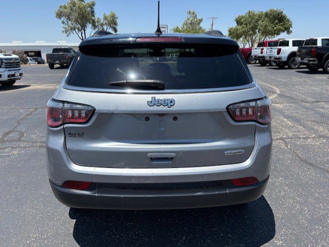Used 2018 Jeep Compass Latitude w/ Popular Equipment Group FWD image 4