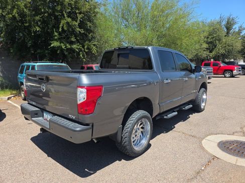 Used 2021 Nissan Titan SV w/ SV Convenience Package RWD image 3