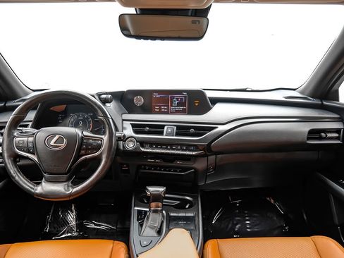 Used 2019 Lexus UX 200 w/ Premium Package FWD image 12