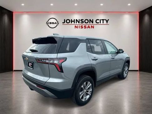 Used 2025 Chevrolet Equinox LT FWD image 5
