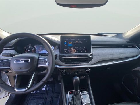 Used 2024 Jeep Compass Latitude image 22
