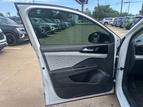 Used 2022 Volkswagen Taos S AWD/4WD image 8