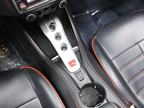 Used 2017 Ferrari California T RWD image 45