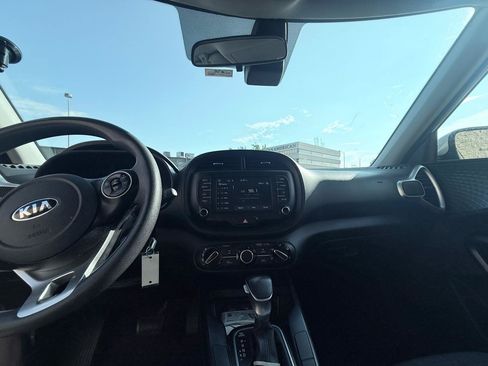 Used 2020 Kia Soul S FWD image 17