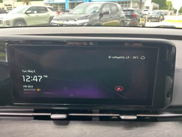Used 2024 Kia Carnival EX FWD image 20