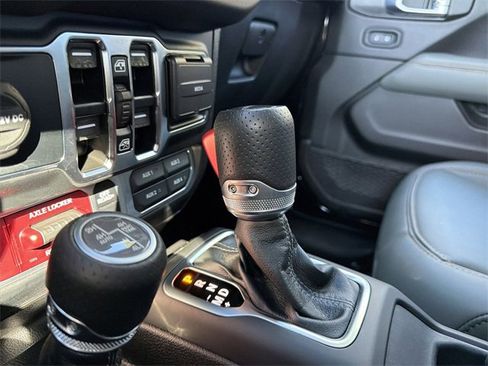 Used 2024 Jeep Gladiator Mojave image 31