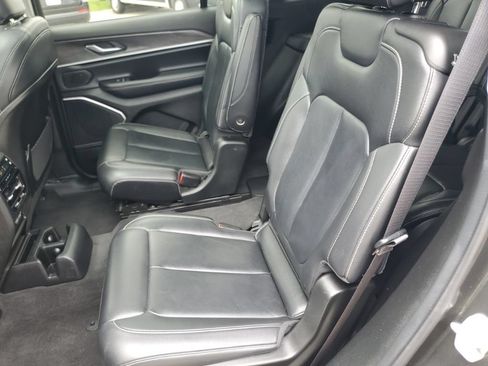 Used 2022 Jeep Grand Cherokee L Limited AWD/4WD image 34