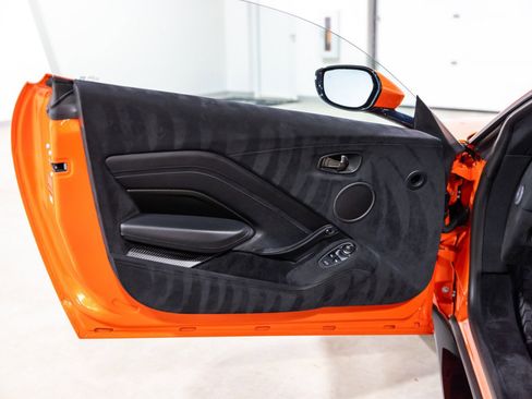 Used 2020 Aston Martin V8 Vantage Coupe image 28