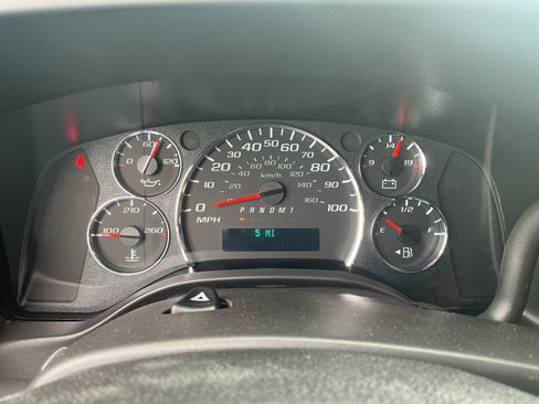 New 2026 Chevrolet Express 2500 RWD image 15