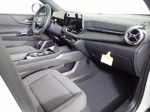 New 2025 Chevrolet Equinox LT w/ Safety and Technology Package image 35