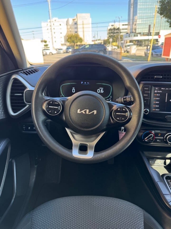 Used 2023 Kia Soul LX FWD image 18