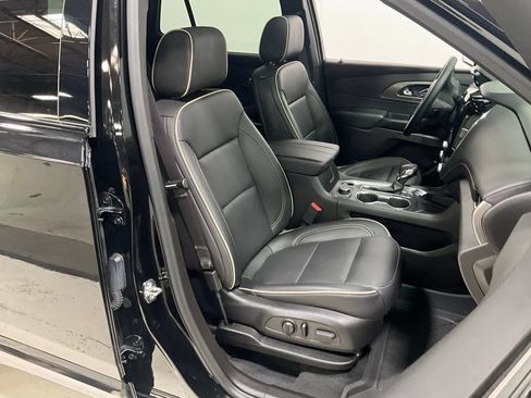 Used 2023 Chevrolet Traverse Premier w/ Redline Edition AWD/4WD image 9