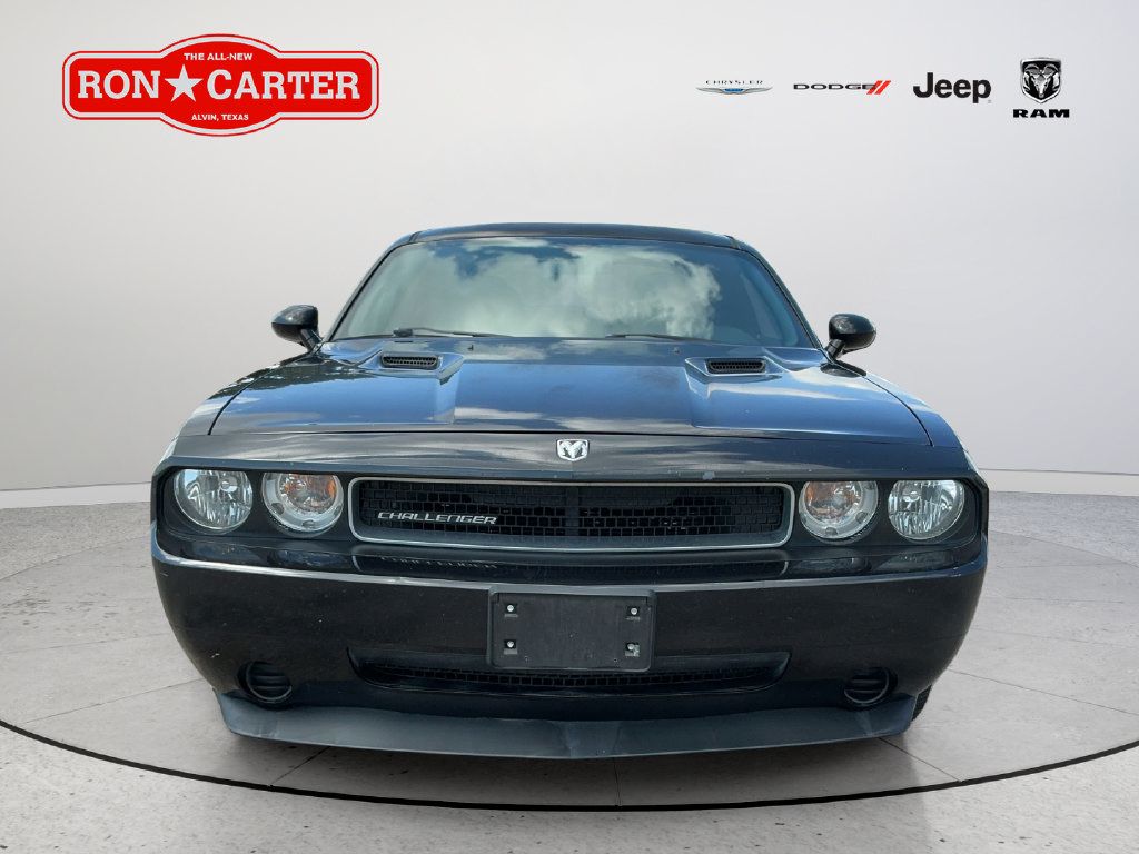 Used 2010 Dodge Challenger SE RWD image 2