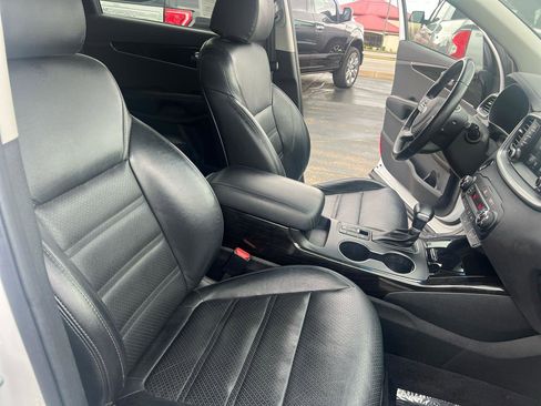 Used 2019 Kia Sorento EX FWD image 17