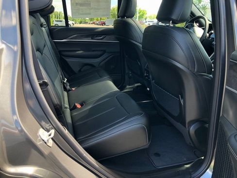 New 2025 Jeep Grand Cherokee Limited w/ Black Appearance Package image 12