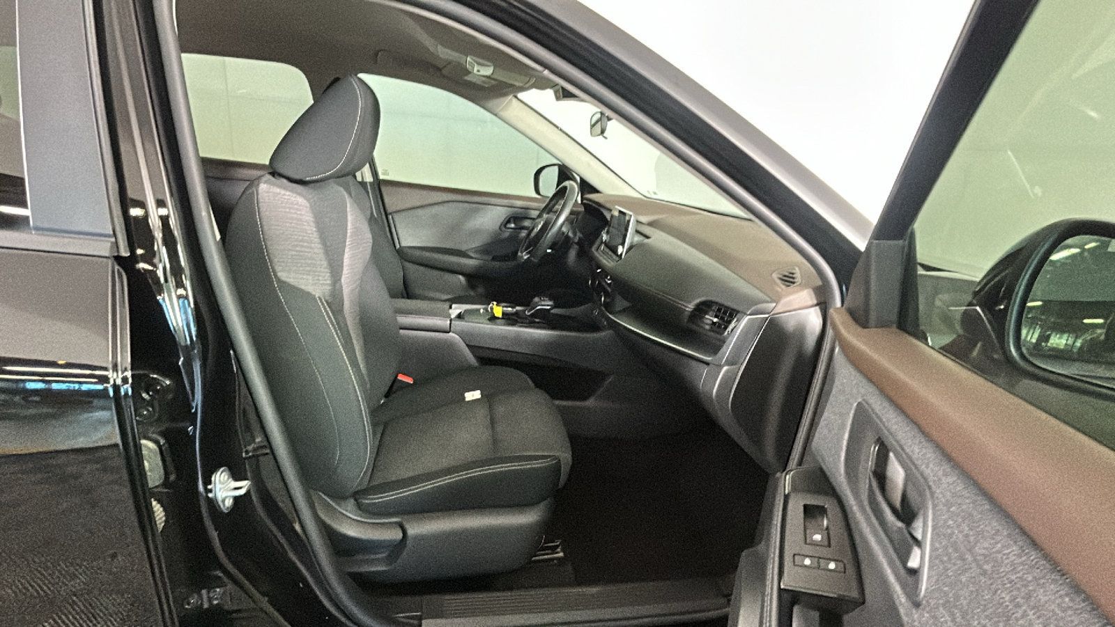 Used 2021 Nissan Rogue S FWD image 34