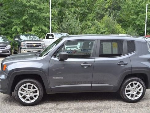 Used 2023 Jeep Renegade Latitude AWD/4WD image 5