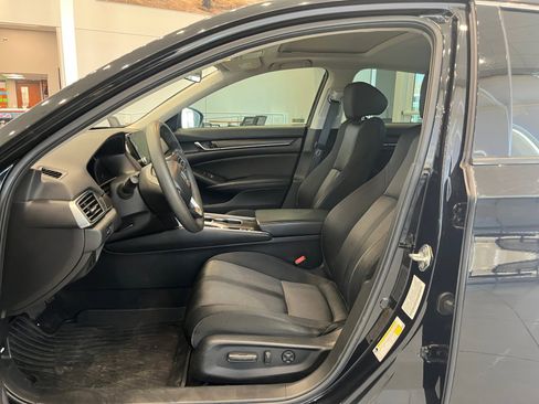 Used 2018 Honda Accord EX image 11