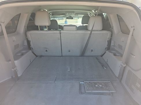 Used 2019 Toyota Highlander Plus FWD image 28