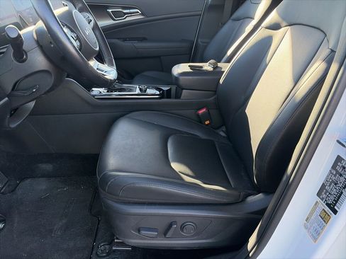 Used 2025 Kia Sportage EX image 13