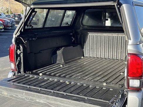 Used 2019 Toyota Tacoma SR image 18