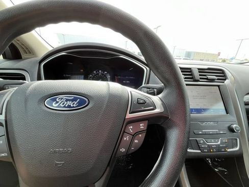 Used 2020 Ford Fusion SE FWD image 12