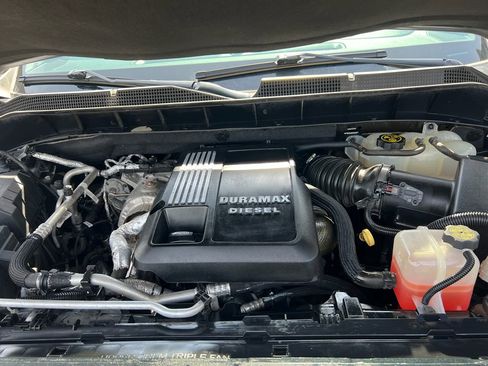 Used 2020 Chevrolet Silverado 1500 LTZ w/ LTZ Plus Package AWD/4WD image 16