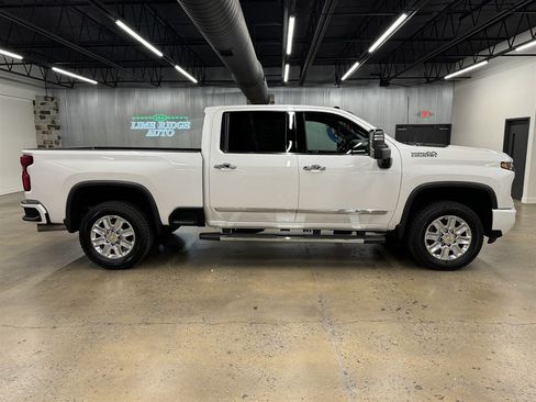 Used 2024 Chevrolet Silverado 2500 High Country w/ Technology Package AWD/4WD image 15