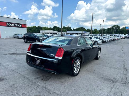 Used 2016 Chrysler 300 C image 3