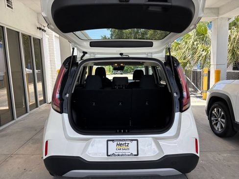Used 2025 Kia Soul LX w/ LX Technology Package FWD image 31