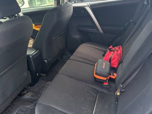 Used 2018 Toyota RAV4 LE FWD image 32
