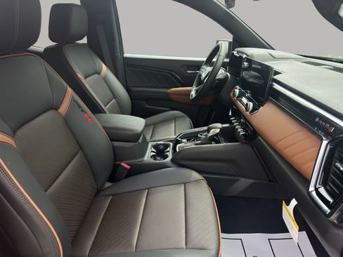 New 2026 GMC Canyon AT4 w/ AT4 Premium Package AWD/4WD image 17