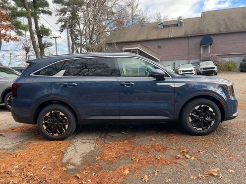 New 2026 Kia Sorento S w/ S Panoramic Sunroof Package image 4