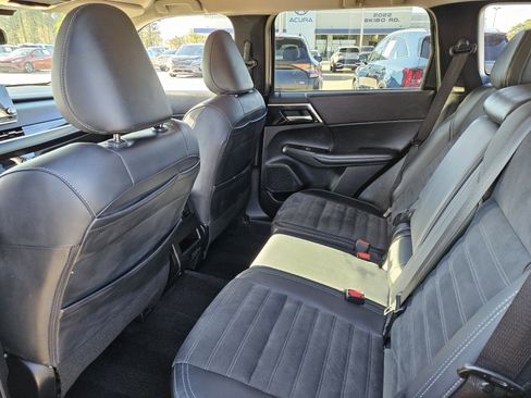 Used 2024 Mitsubishi Outlander SE image 10