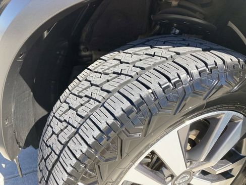 Used 2022 Nissan Pathfinder SL image 48