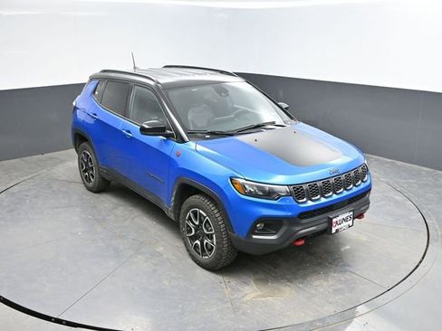 Used 2025 Jeep Compass Trailhawk AWD/4WD image 33