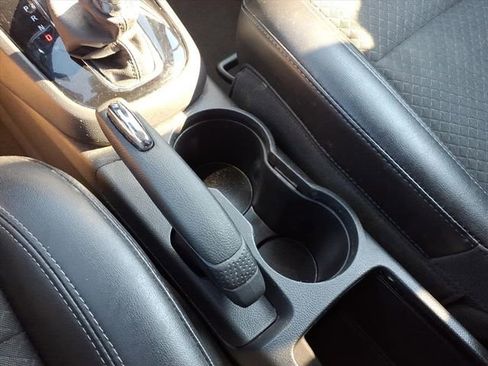 Used 2022 Buick Encore Preferred image 32