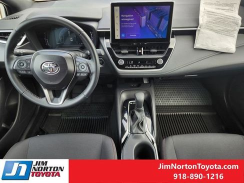 Used 2025 Toyota Corolla SE w/ SE Premium Package FWD image 27