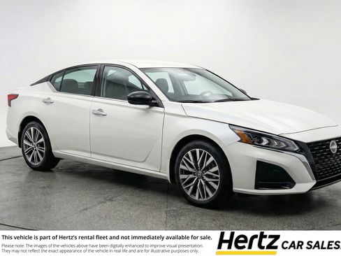 Used 2025 Nissan Altima 2.5 SV FWD image 1