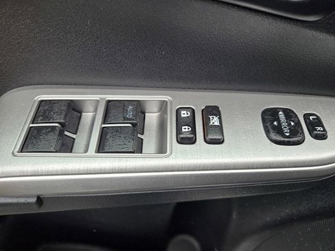 Used 2013 Toyota Camry image 25