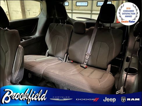 Used 2023 Chrysler Pacifica Touring image 16
