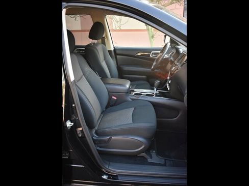 Used 2019 Nissan Pathfinder SV image 38