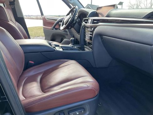 Used 2021 Lexus LX 570 4WD w/ Luxury Package image 21
