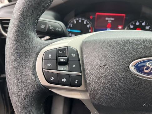 Used 2023 Ford Explorer Limited w/ Limited Technology Package image 18