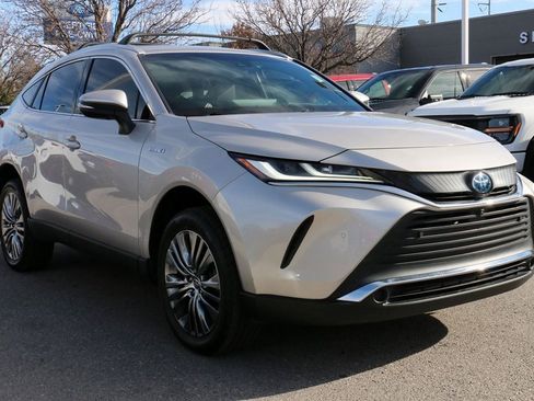 Used 2021 Toyota Venza Limited image 4