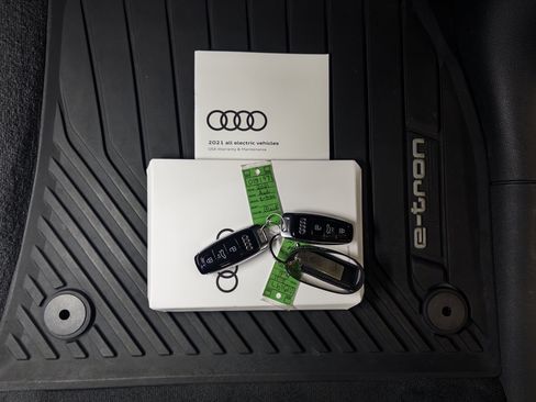 Used 2021 Audi e-tron Premium w/ Convenience Plus Package AWD/4WD image 25