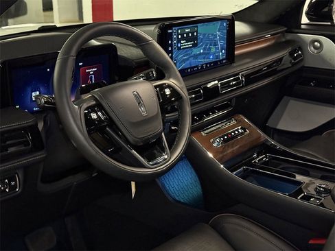 New 2026 Lincoln Aviator Black Label w/ Black Label Special Edition image 25