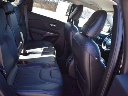 Used 2019 Jeep Cherokee Limited FWD image 18