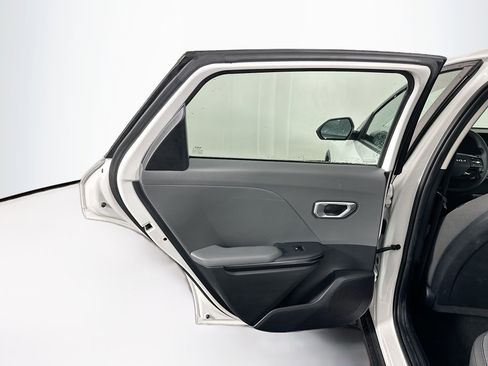 Used 2025 Kia K4 LXS image 26